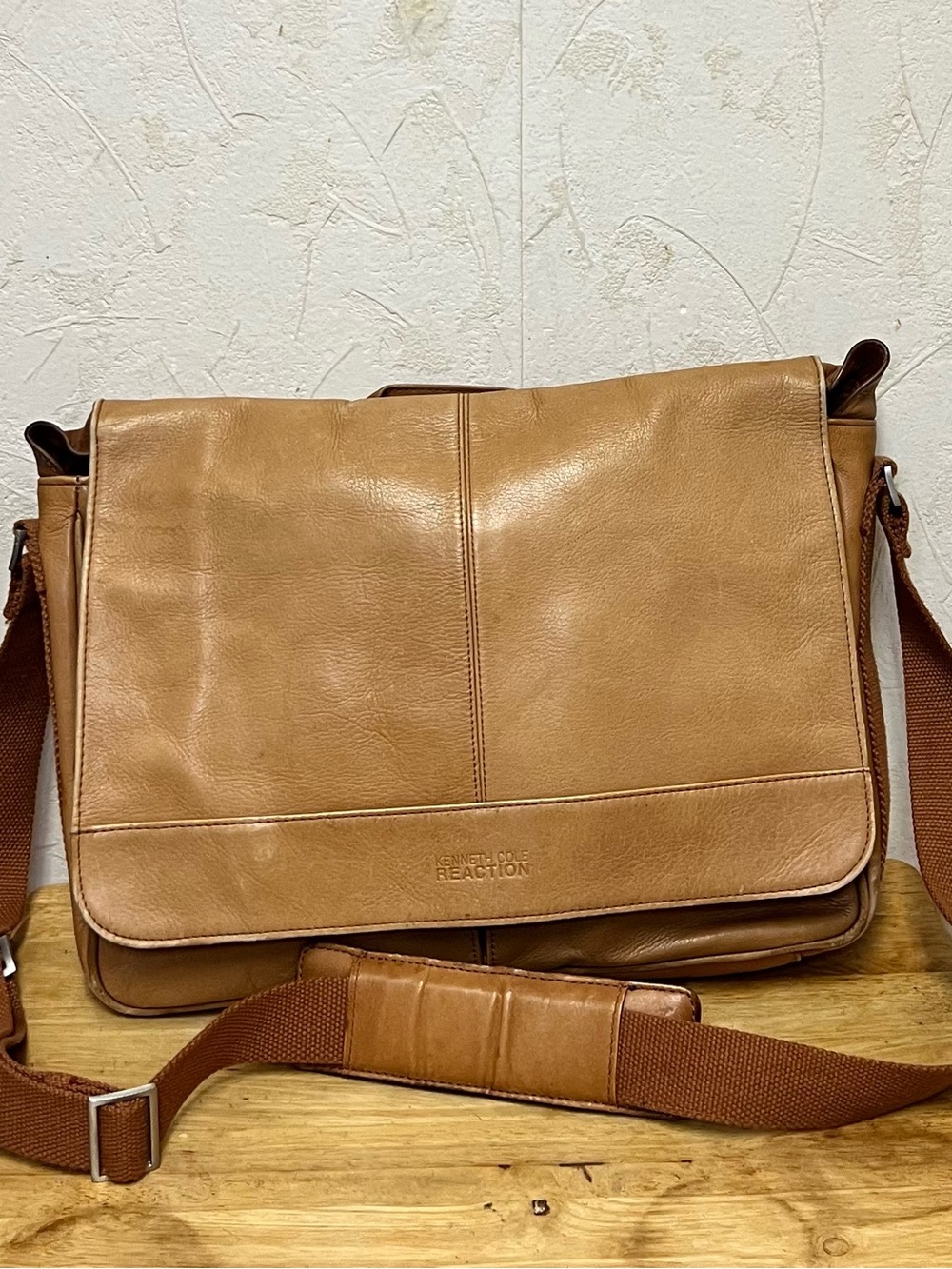 Kenneth Cole Reaction Brown Leather Messenger Bag
